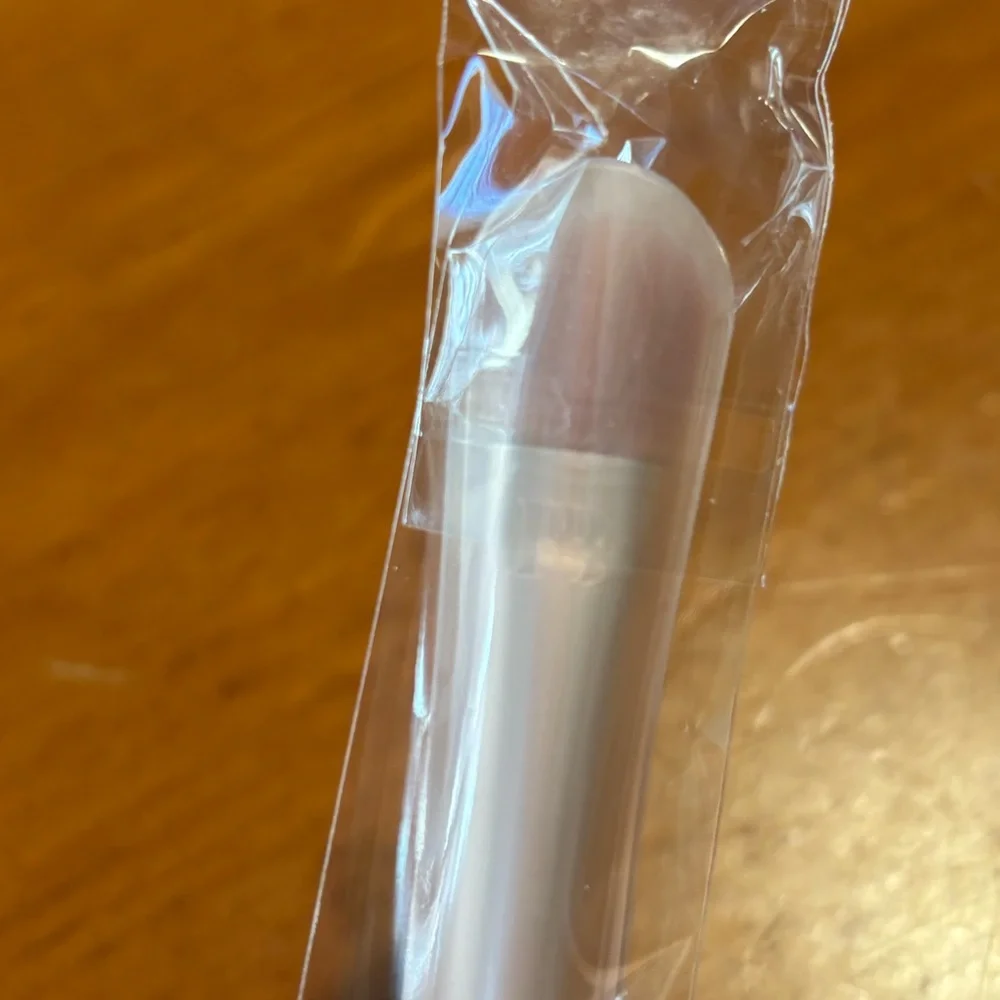 Fenty Beauty Plush Eyeshadow Brush 240